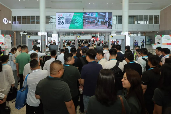 从纸塑到纸基，IPFM破界出圈！首日全链展商云集，海外客商纷至佛山